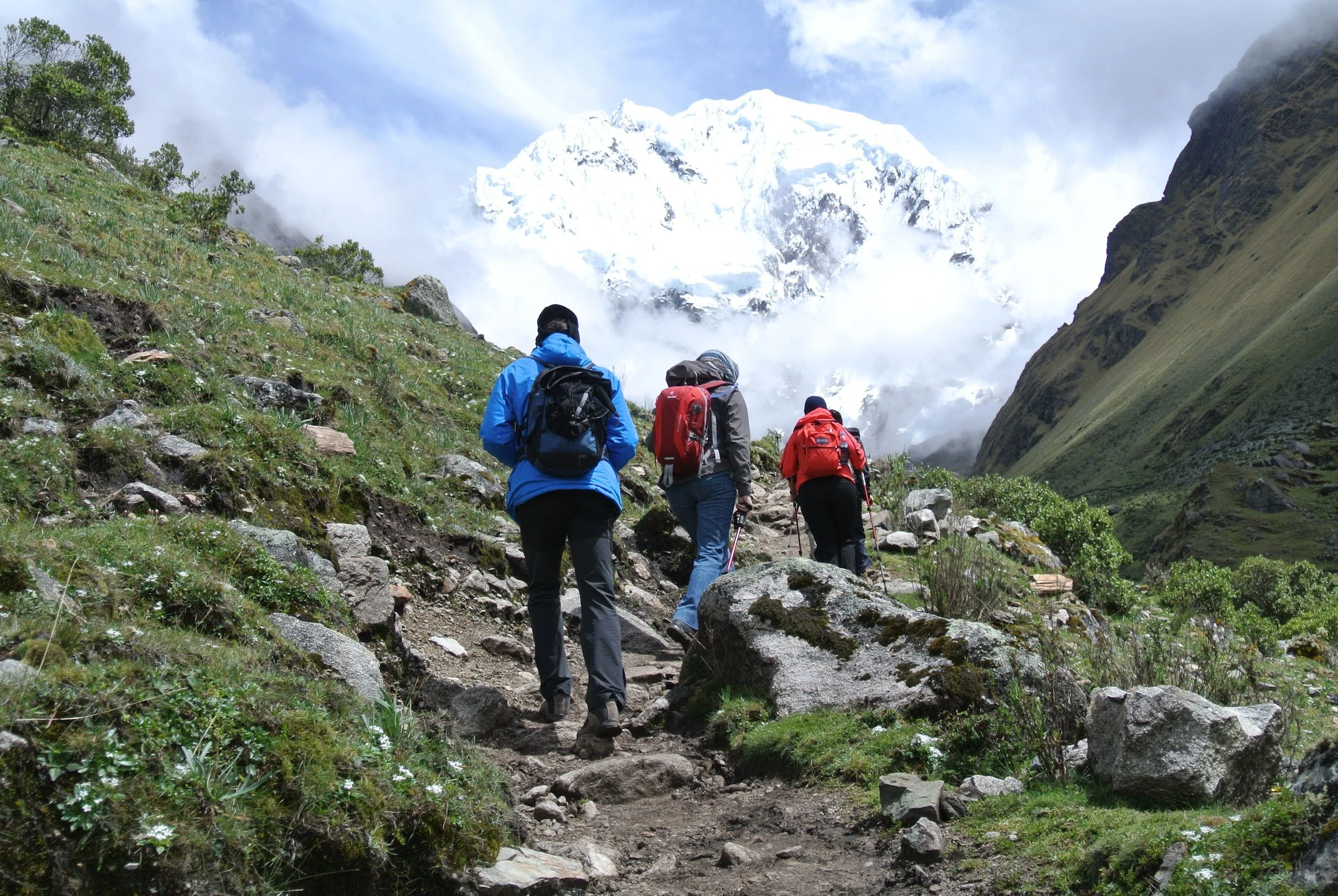 hiking machu picchu
