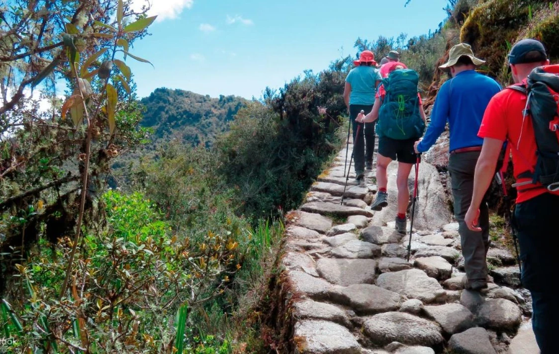 hiking machu picchu