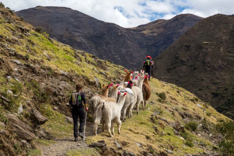 Guiding Cusco Lares Trek 5 Days